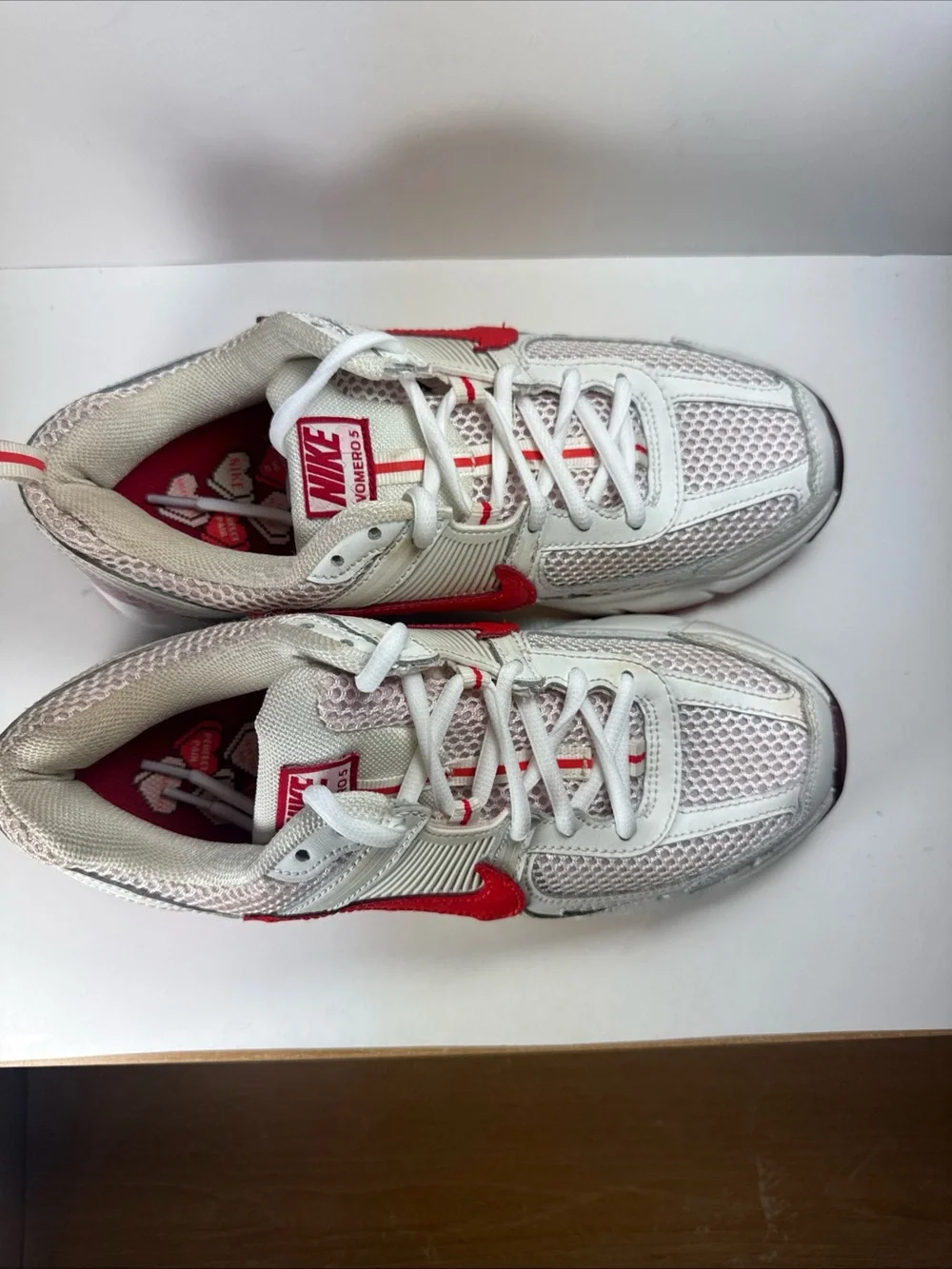Nike Vomero 5 Valentine’s Size 5.5Y Kids White and Red Athletic Running Shoes